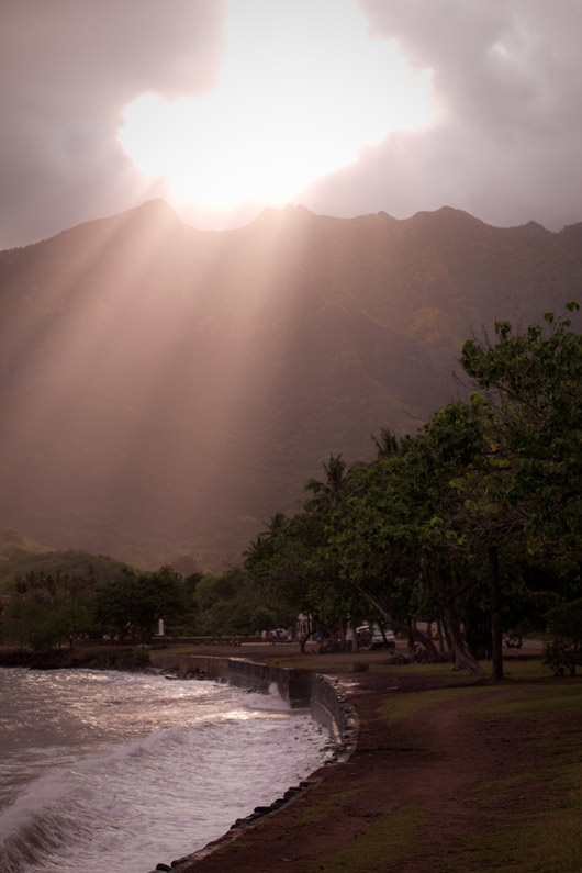 06 soleil-montagnes-nuku-hiva
